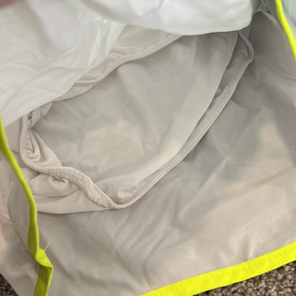 ‼️MAJOR SALE‼️ Old Navy Active Shorts - Picture 3 of 5